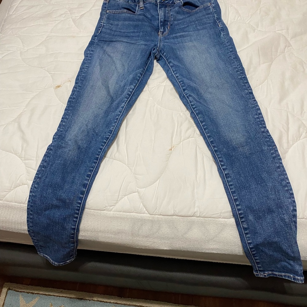 American eagle outfitters  skinny jeans in size 6 in good condition